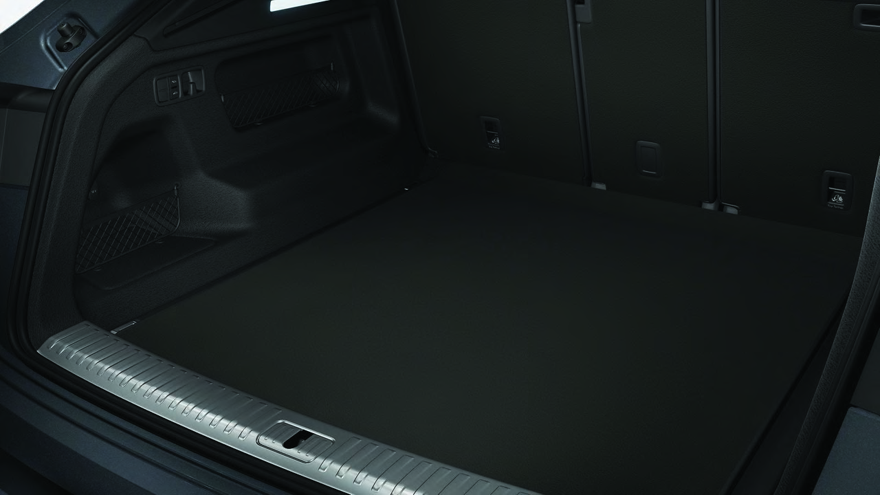 Audi RS Q8 Performance — Luggage compartment accessed by the hands-free electric tailgate