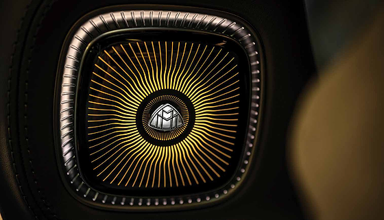 Mercedes-Benz Mercedes-Maybach EQS SUV, Illuminated turbine-style air vent centred on the Maybach emblem