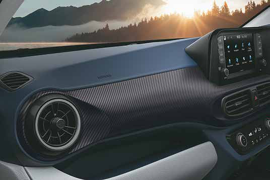 Hyundai Exter, 3D carbon-pattern dashboard finish