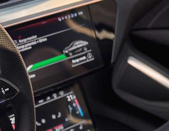 Audi Q8 Sportback e-tron, On-screen range monitor showing available electric driving range