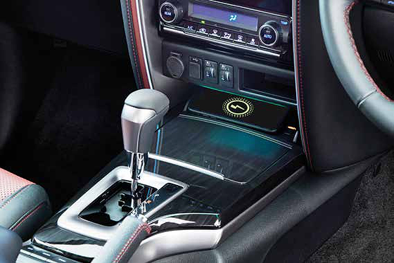 Toyota Fortuner Legender, Wireless smartphone charger