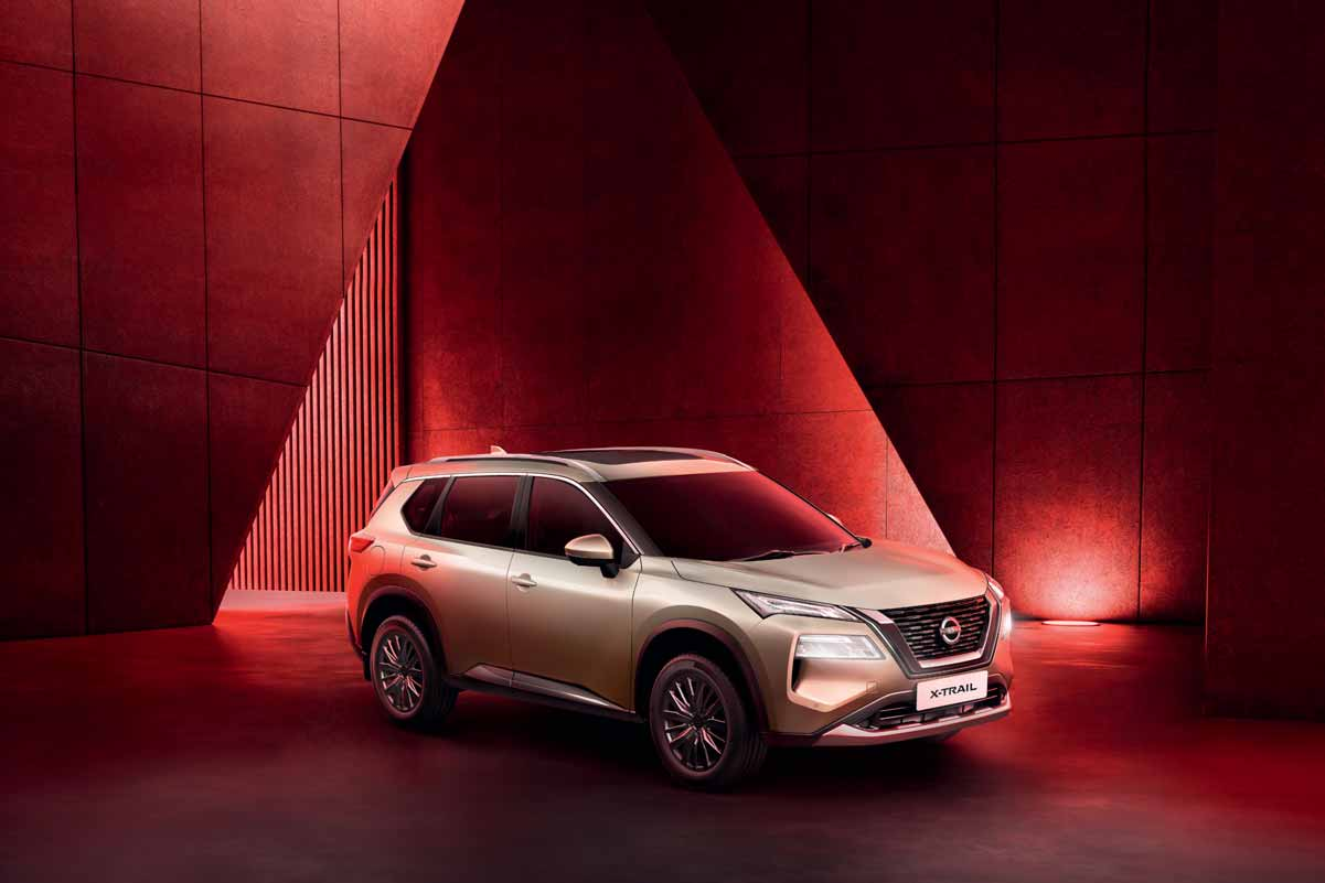 Nissan X-Trail — Signature Double V-Motion grille with sleek LED headlamps on the X-Trail front fascia
