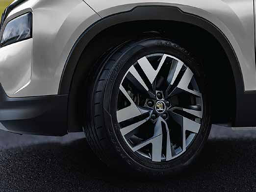 Skoda Kylaq, R17 dual-tone alloy wheels