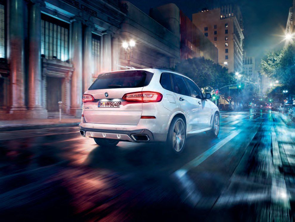 BMW X5 — Wide rear stance with LED tail-lights