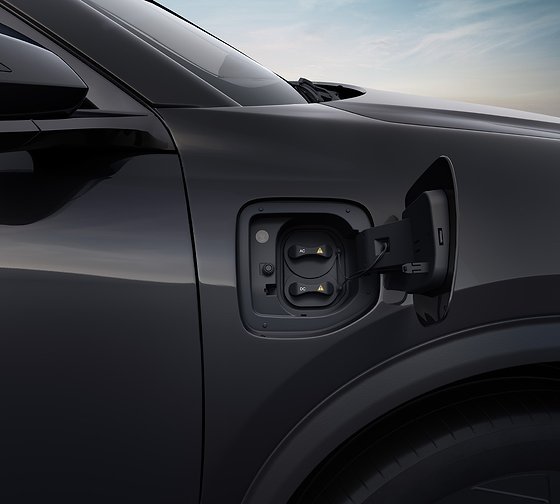 VinFast VF MPV 7, Combined AC and DC charging port supporting DC fast charging