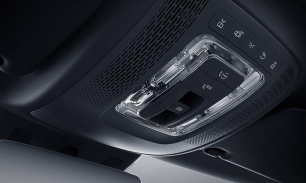 Mercedes-Benz Mercedes-AMG GLA 35 4MATIC — Overhead console with Mercedes-Benz emergency call (SOS) buttons