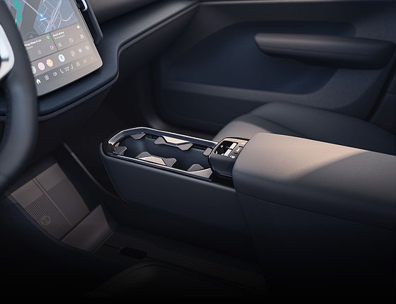 Volvo EX30, Centre console between the front seats with open storage and cup-holders.