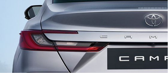 Toyota Camry, Full-width rear combination lamp with LED brake lights