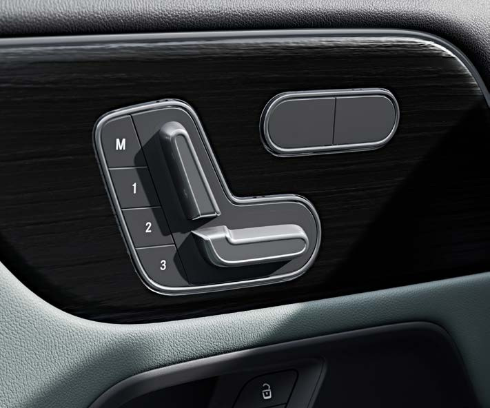 Mercedes-Benz GLA — Electrically adjustable front seats with 3-position memory function
