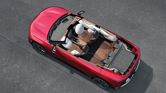 VinFast VF 7, 7 airbags including a driver knee airbag