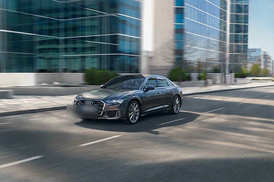 Audi A6, The Audi A6 in motion, front three-quarter view