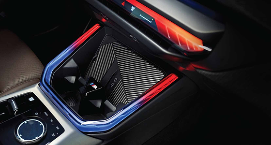 BMW X3, Centre-console jewellery box with integrated wireless charging and crystal-cut ambient lighting