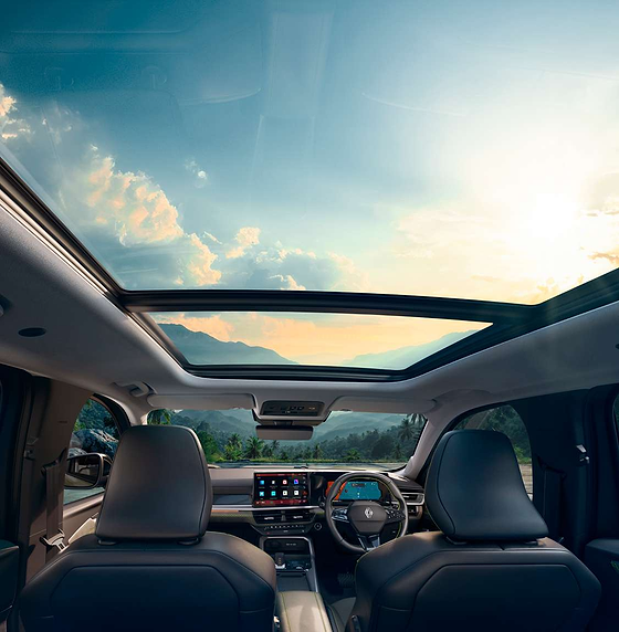 Renault Duster, Full-length electric panoramic sunroof over the cabin