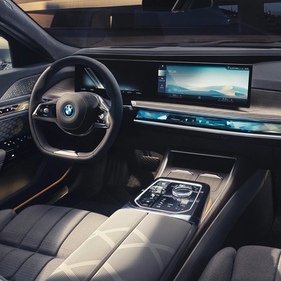 BMW i7, Front seats with massage, ventilation and multi-way power adjustment