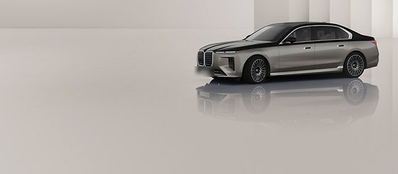 BMW 7 Series, M Sport package with Exterior Line Satin Aluminium and 20-inch Star-spoke 905 wheels