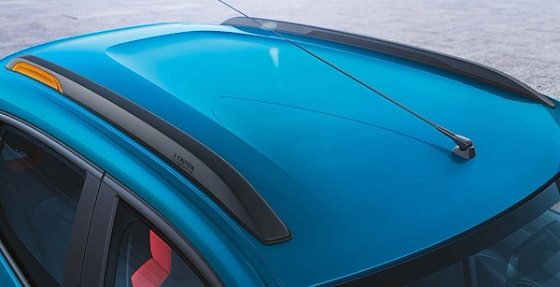 Renault Kwid, Body-coloured roof rails add utility and SUV styling.