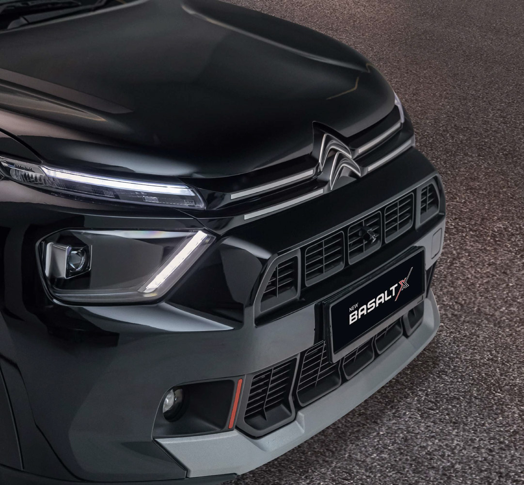 Citroën Basalt X — Piano gloss-black grille with signature double-chevron emblem