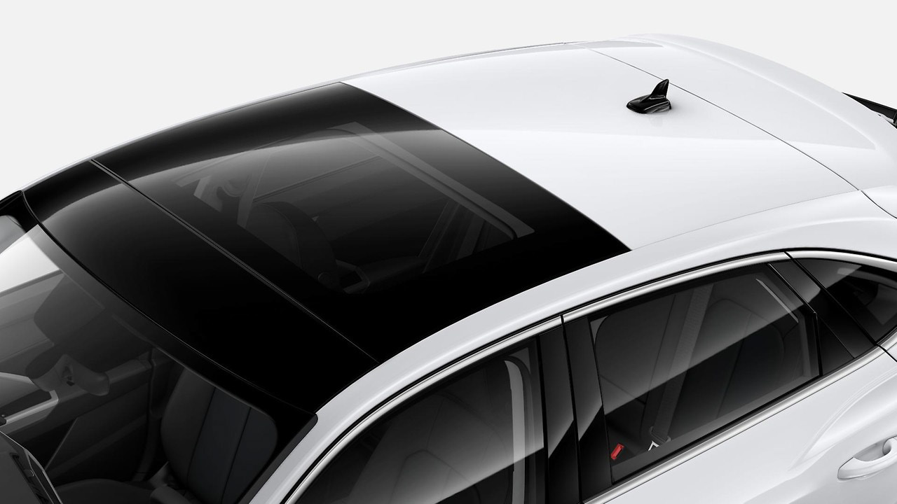 Audi Q3 Sportback — Electrically operated panoramic glass roof