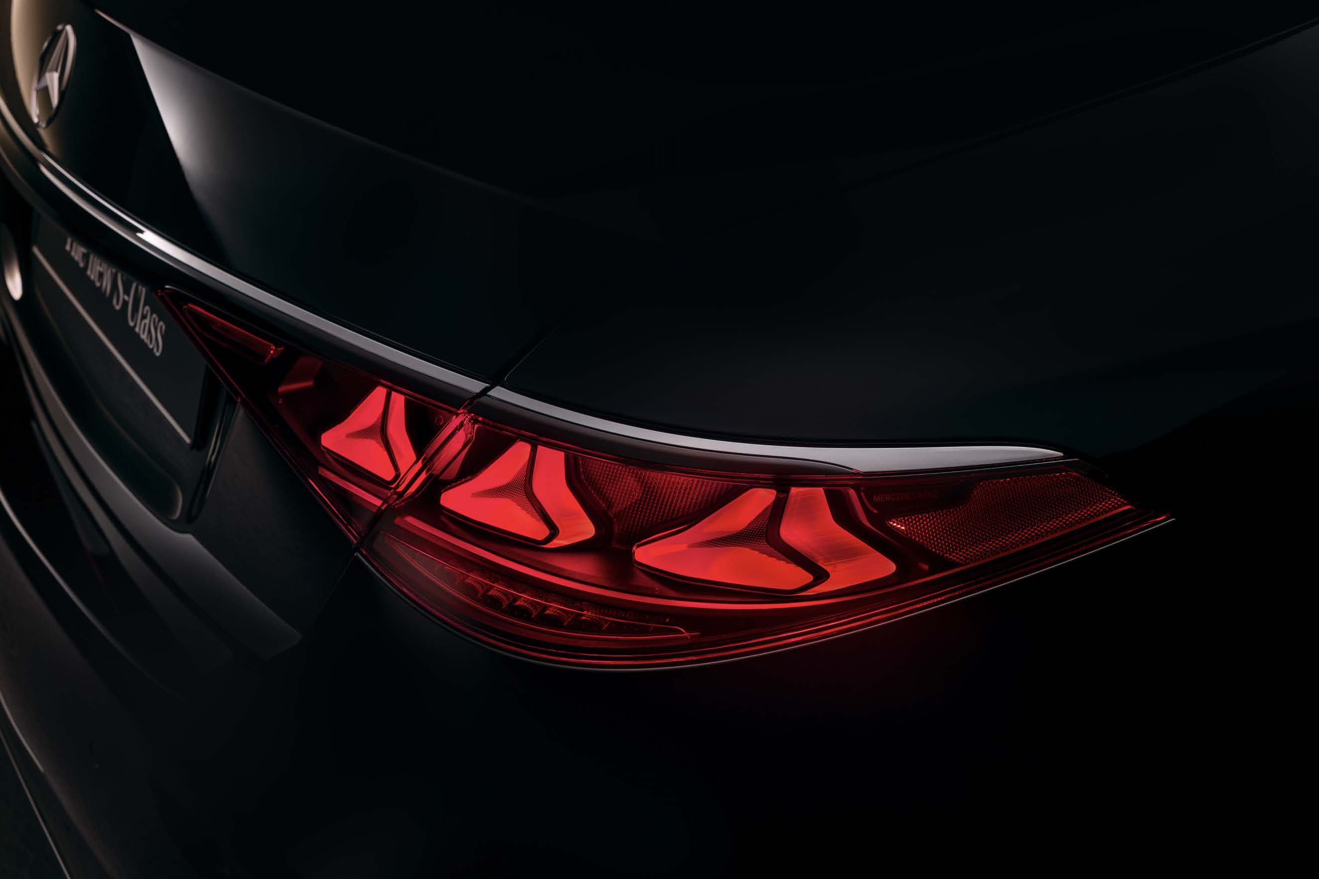 Mercedes-Benz S-Class — LED tail-light with three-dimensional star-pattern lenses
