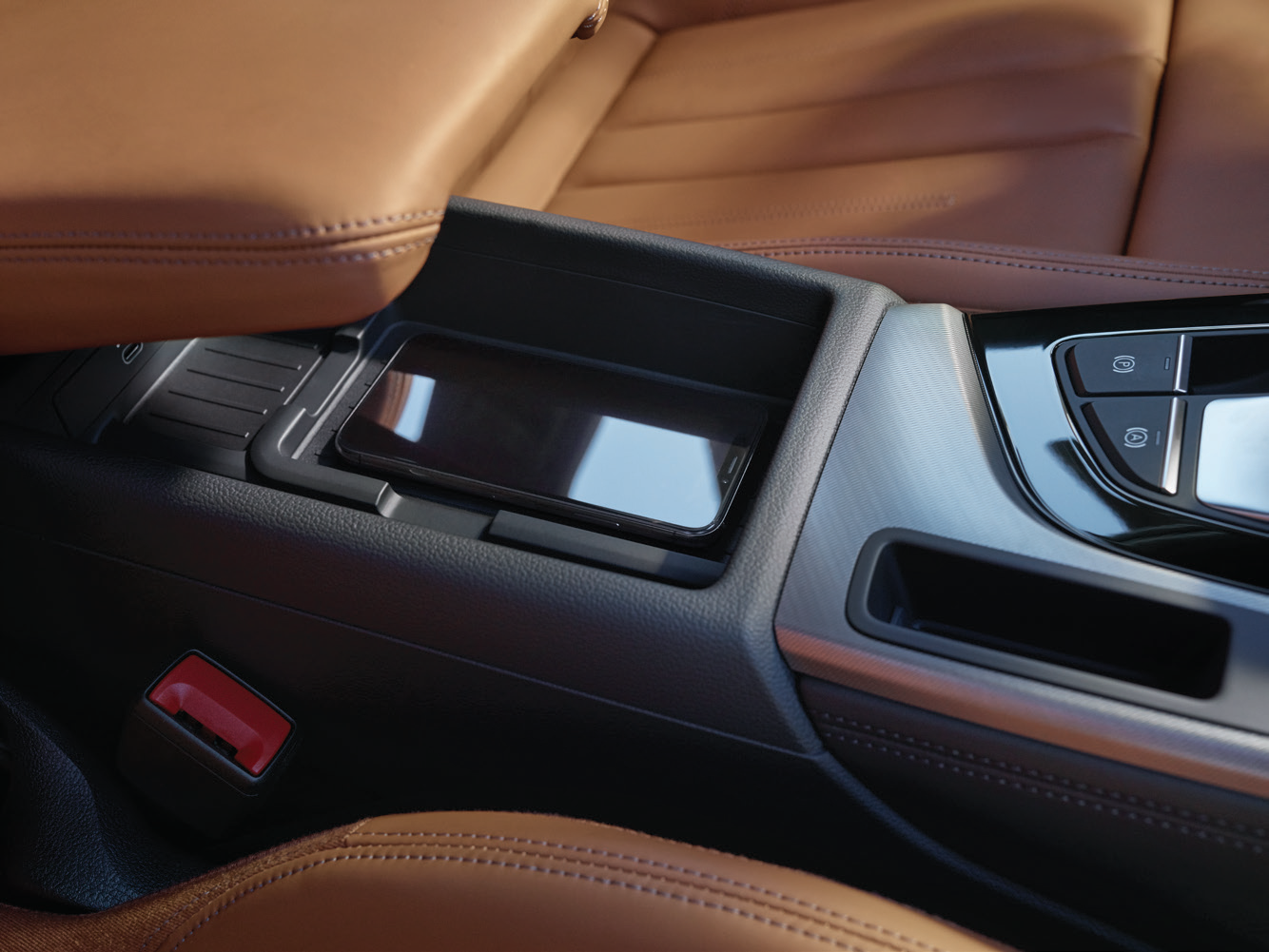 Audi A4 — Wireless smartphone charging tray in the centre console