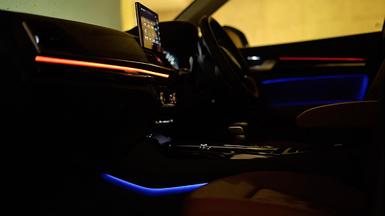 Audi Q5, Contour ambient lighting with selectable interior colours.