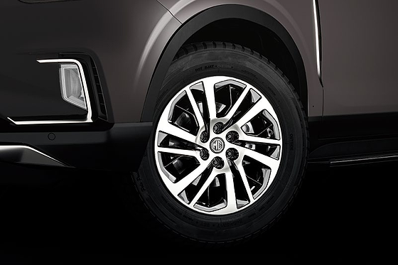 MG Gloster, Dual-tone diamond-cut alloy wheel with LED front fog lamp