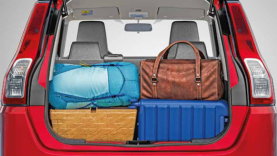 Maruti Suzuki Wagon R, Dual-tone cabin with fabric-trimmed front bucket seats and a rear bench.
