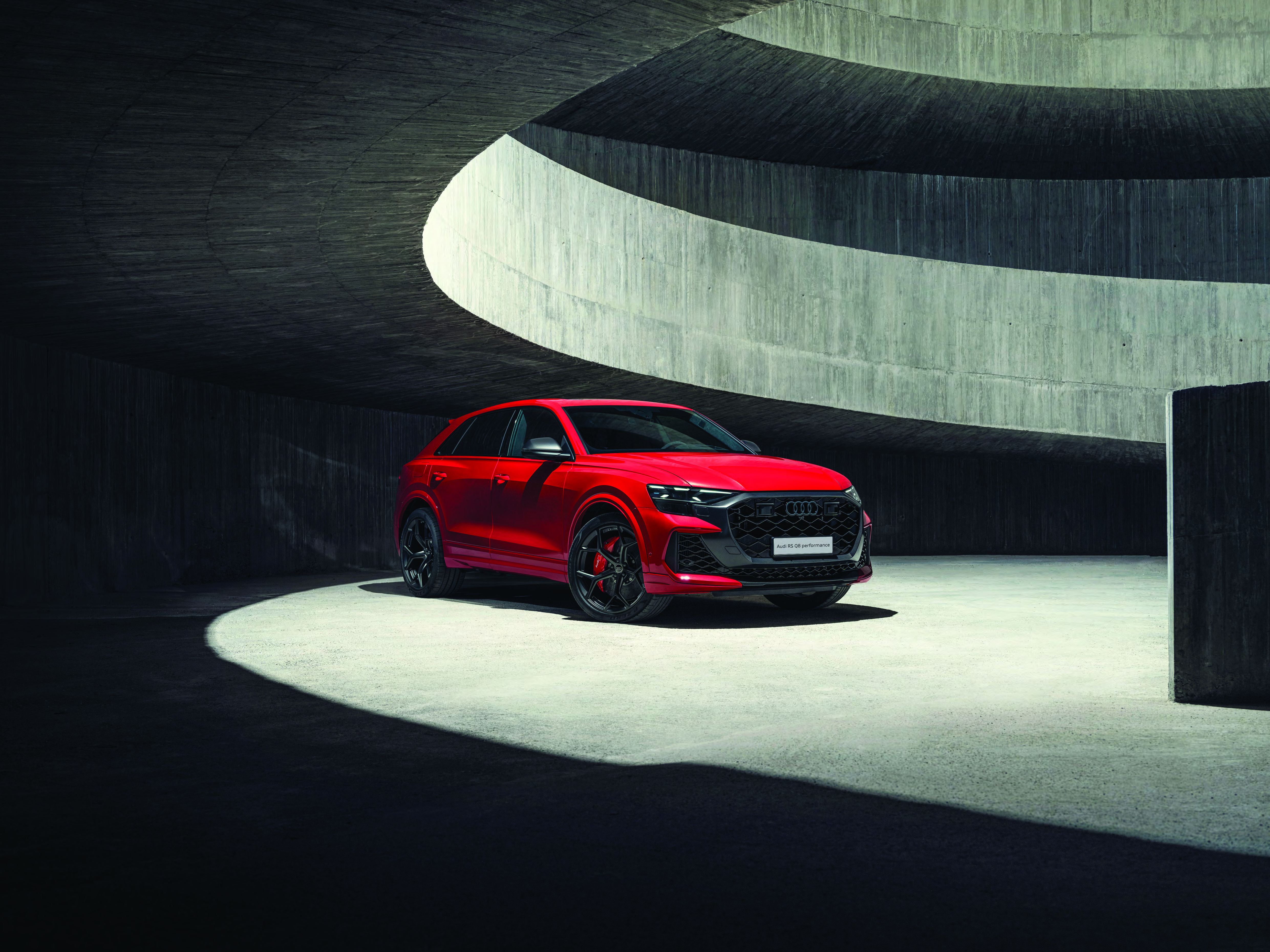 Audi RS Q8 Performance — Front three-quarter styling with the RS honeycomb single-frame grille and gloss-black accents