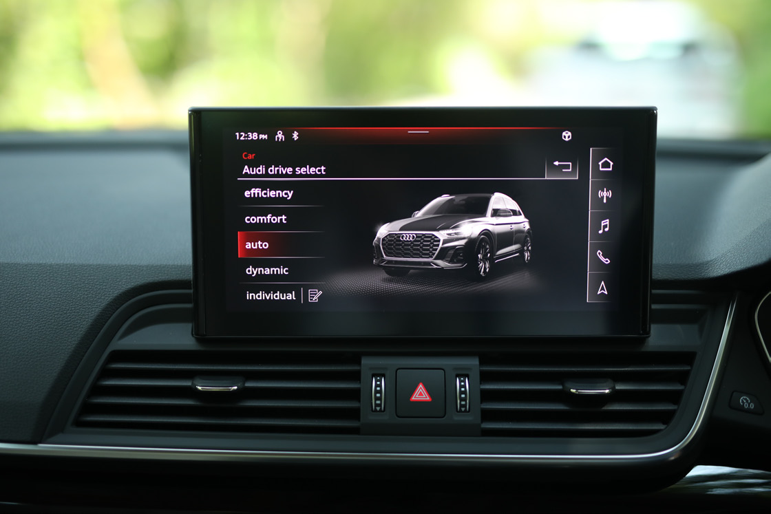 Audi Q5 — Audi Drive Select mode menu on the MMI touch display.