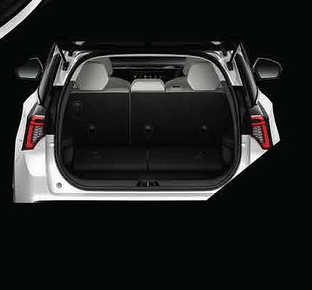 Mahindra XEV 9S, 527-litre boot opens to a wide, flat-loading luggage bay