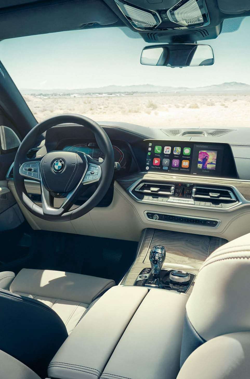 BMW X7 — BMW Live Cockpit Professional with twin displays and crystal controls