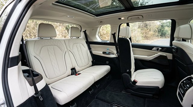 BMW X7 — photo