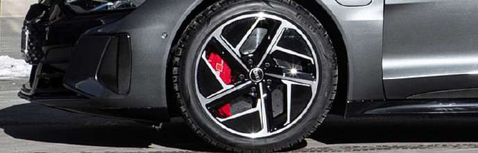 Audi e-tron GT — 20-inch alloy wheel with the red-painted caliper of the carbon-ceramic brake system