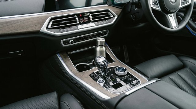 BMW X7 photo