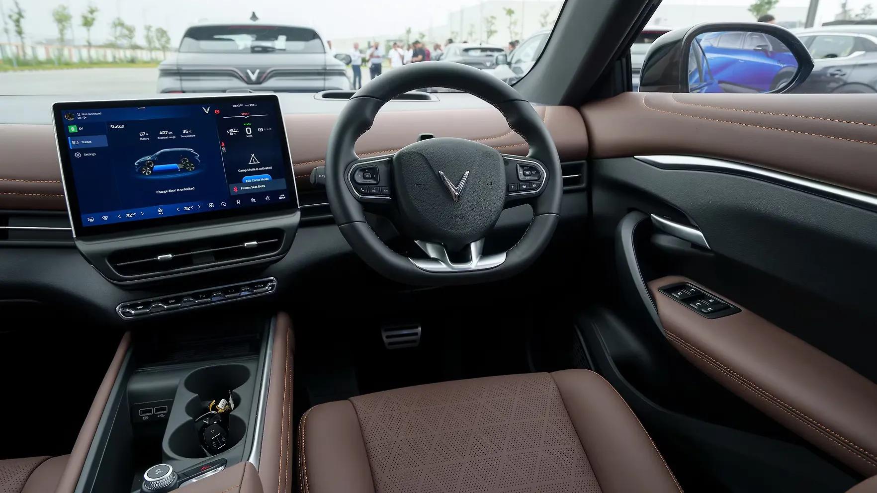 VinFast VF 7 — image 9