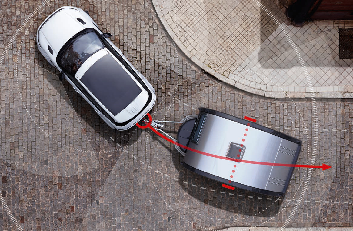 Land Rover Range Rover Evoque — Tow Assist shows the trailer's predicted path when reversing.