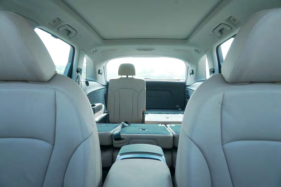 Audi Q7 — Flexible cabin with folding second- and third-row seats for extra load space
