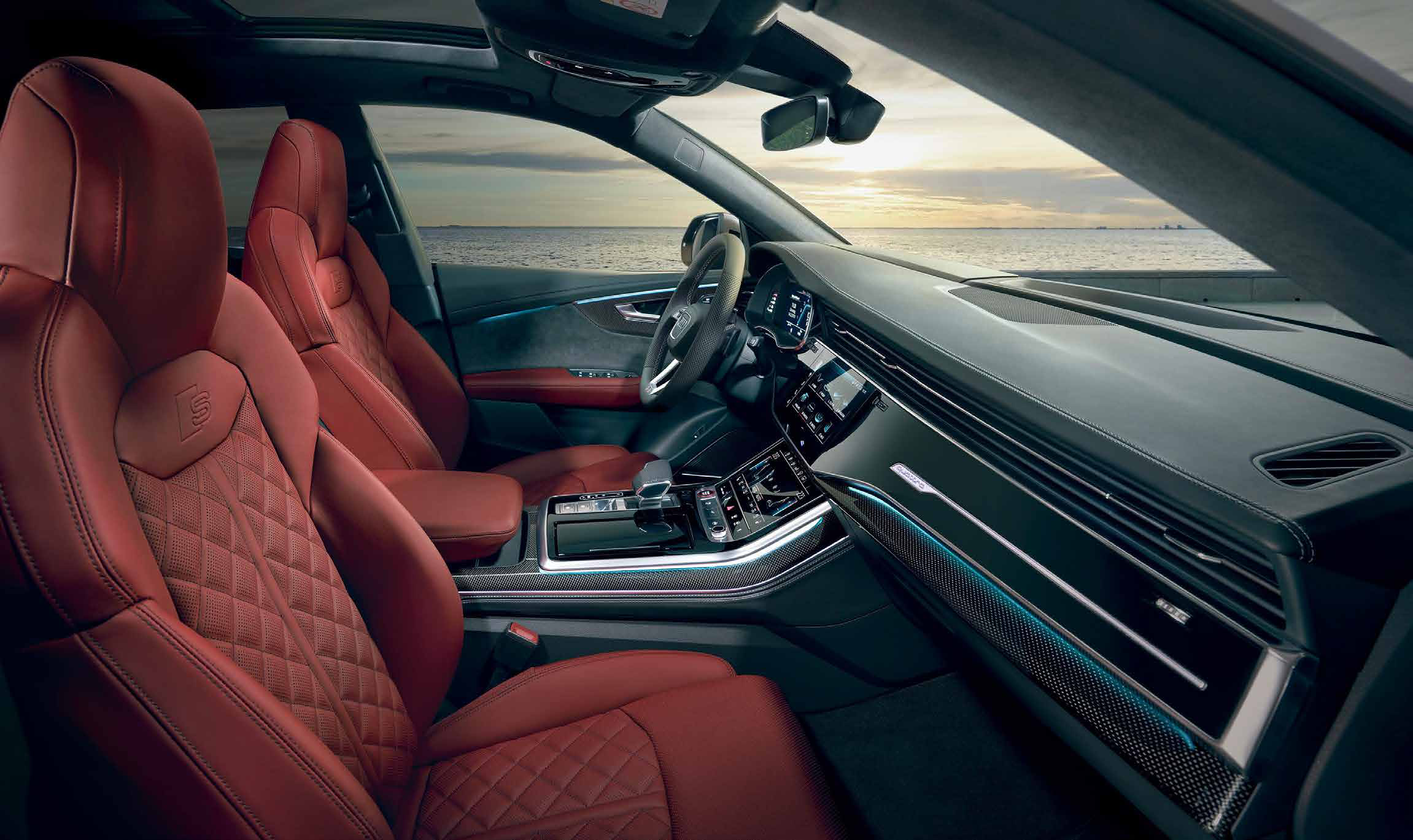 Audi SQ8 — Red diamond-quilted S sport front seats with S-embossed backrests.