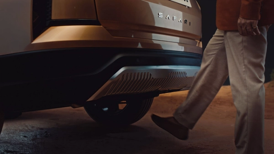 Tata Safari, Gesture controlled powered tailgate: open the boot with a kick under the rear bumper