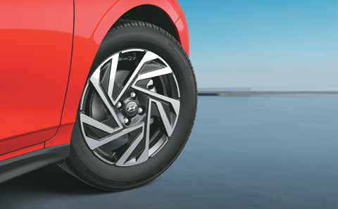 Hyundai i20 — R16 diamond-cut alloy wheels