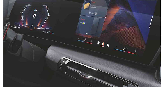 BMW iX1, Wireless Apple CarPlay and Android Auto on the curved display