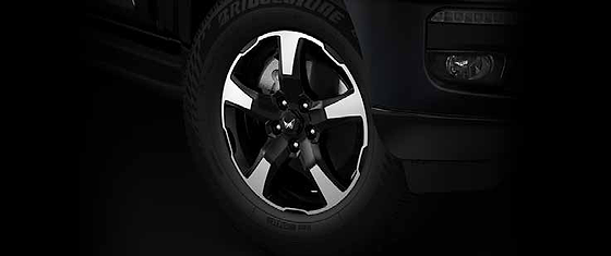 Mahindra Scorpio Classic, New 43.18 cm diamond-cut alloy wheels