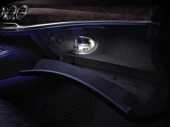 Mercedes-Benz S-Class, Air-Balance cabin fragrance atomiser illuminated in the glovebox