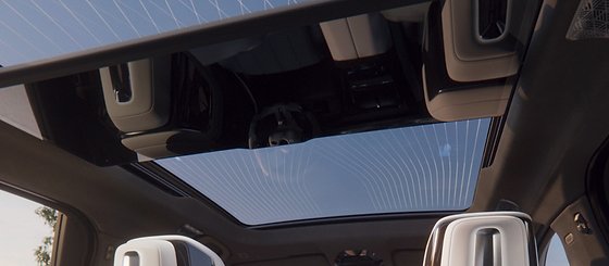 BMW 7 Series, Panoramic Sky Lounge roof with 15,000 light-refracting graphic patterns