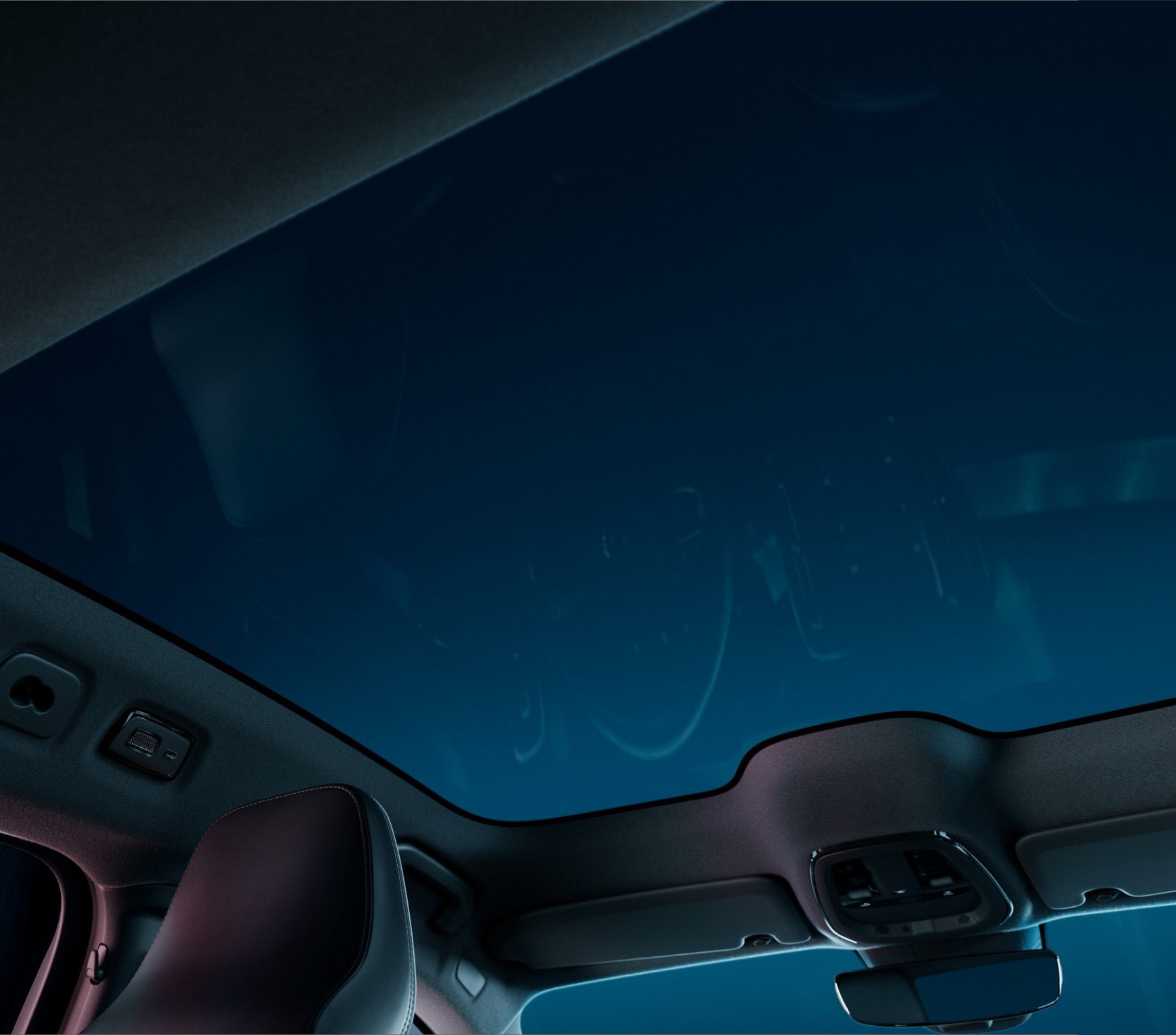 Volvo EC40 — The large fixed panoramic glass roof, with dark IR-coated tinting, brings an airy, open feel to the cabin.