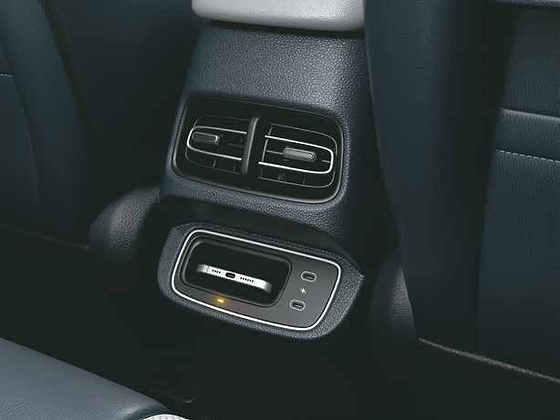 Hyundai Creta Electric, Rear AC vents with a rear wireless charging pad