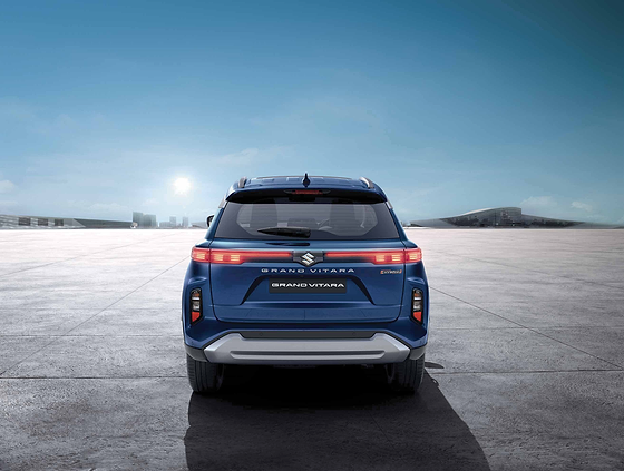 Maruti Suzuki Grand Vitara, Rear fascia with a connected LED tail-lamp light bar.