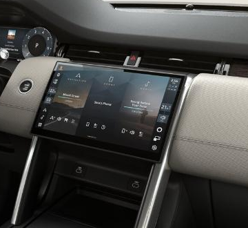 Land Rover Discovery Sport — Pivi Pro infotainment with a 29 cm (11.4-inch) touchscreen alongside the digital driver instrument cluster.