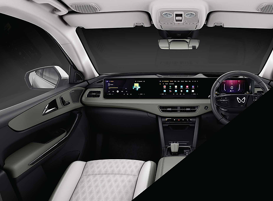 Mahindra XEV 9S, Triple-screen cockpit powered by the Snapdragon Cockpit platform