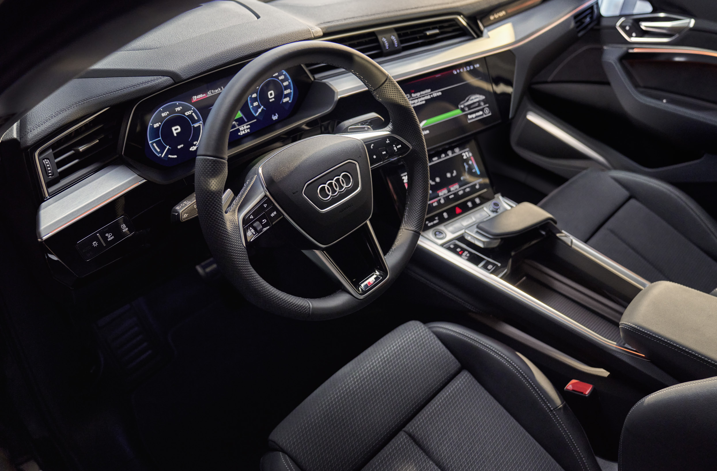 Audi Q8 Sportback e-tron — Audi virtual cockpit with dual MMI touch displays and flat-bottom steering wheel